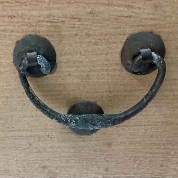 Large Antique Collectible Wooden Chest - Picture 6 of 9